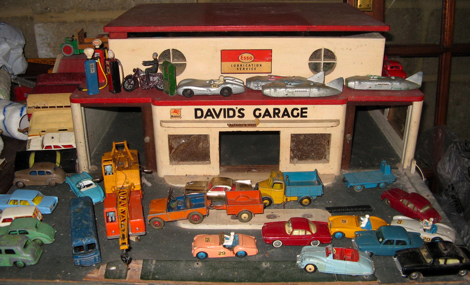 dinky garage